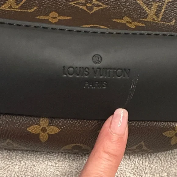 Louis Vuitton Monogram Body Bag - Picture 6 of 8